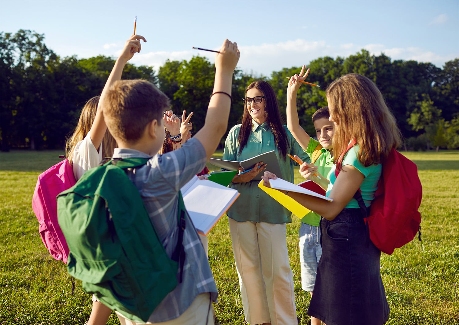 teacher-outside-with-students